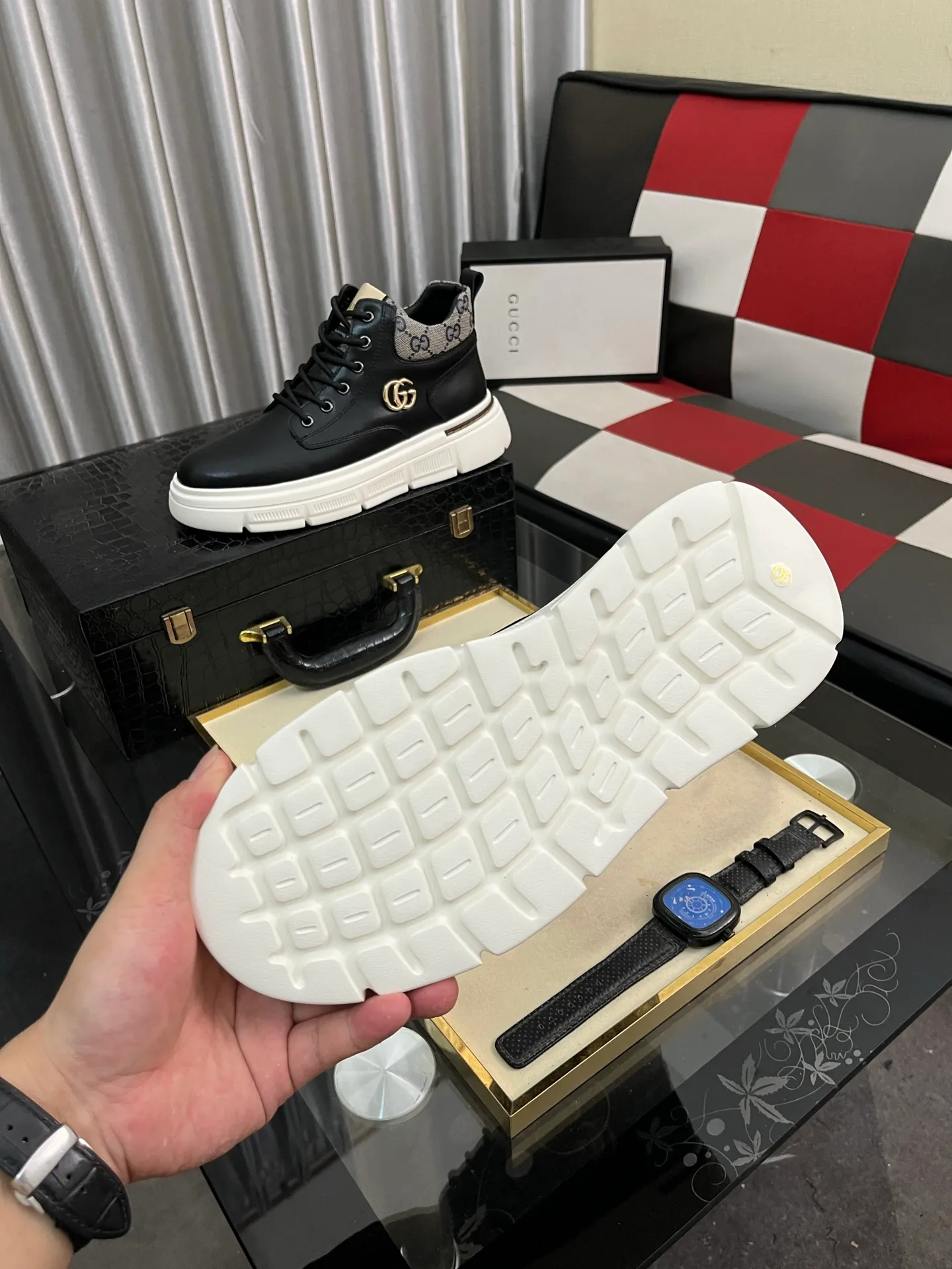 Men's shoes💰440⌚️⌚️[GUCCI] Gucci men's casual shoes are absolutely popular🔥The ultimate matching item for trendy men! The charm of super texture is irresistible, the main recommendation, the flower leather color is bright! The upper is made of high-quality cowhide + breathable fabric, sheepskin feet, wear-resistant rubber sole, noble and elegant! Extremely comfortable🎁🎁You can be as handsome as you want💪 38-442️⃣colors available